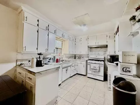 Kitchen - 1305 Mayette Ave, Modesto, CA 95351 photo 2 of 3