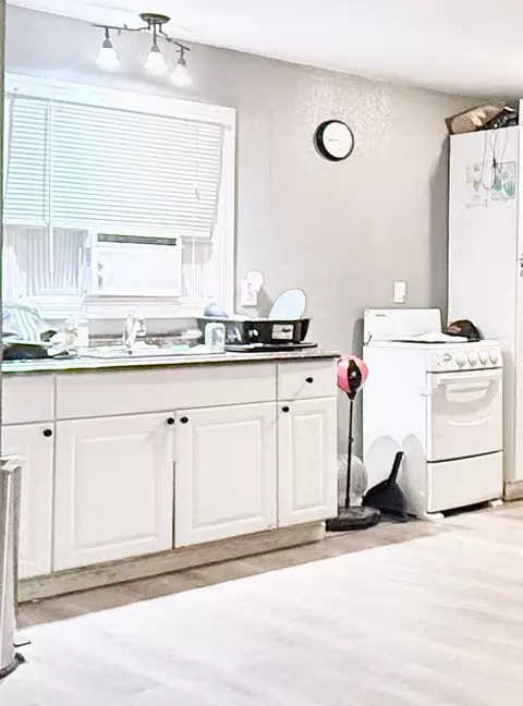 Kitchen - 1305 Mayette Ave, Modesto, CA 95351 photo 3 of 3