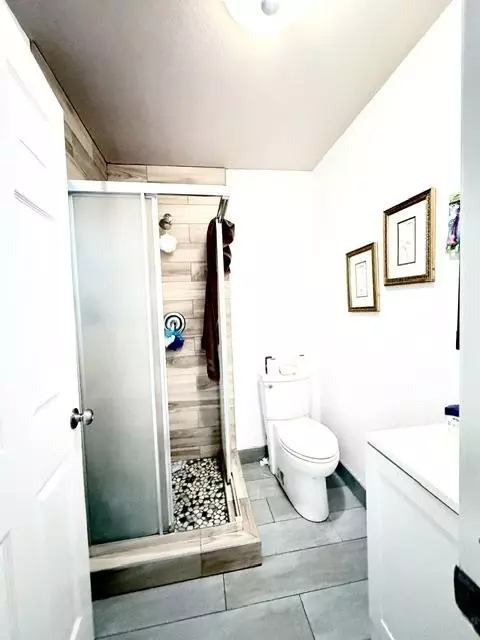 Bath - 1305 Mayette Ave, Modesto, CA 95351 photo 2 of 2