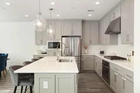 Kitchen - 98 E Calder Dr, Mountain House, CA 95391 photo 3 of 11