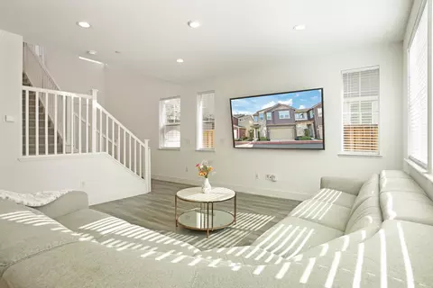 Living - 98 E Calder Dr, Mountain House, CA 95391 photo 2 of 3