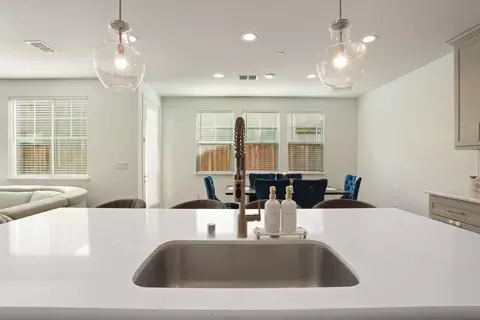 Kitchen - 98 E Calder Dr, Mountain House, CA 95391 photo 7 of 11