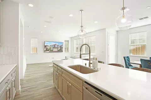 Kitchen - 98 E Calder Dr, Mountain House, CA 95391 photo 8 of 11