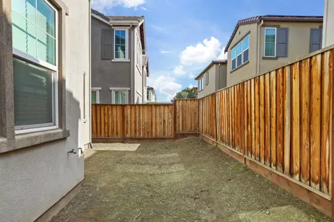 Exterior - 98 E Calder Dr, Mountain House, CA 95391 photo 6 of 8