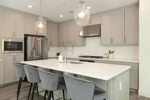 Kitchen - 98 E Calder Dr, Mountain House, CA 95391 photo 4 of 11