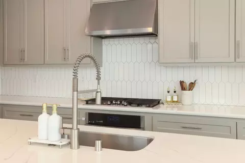 Kitchen - 98 E Calder Dr, Mountain House, CA 95391 photo 5 of 11