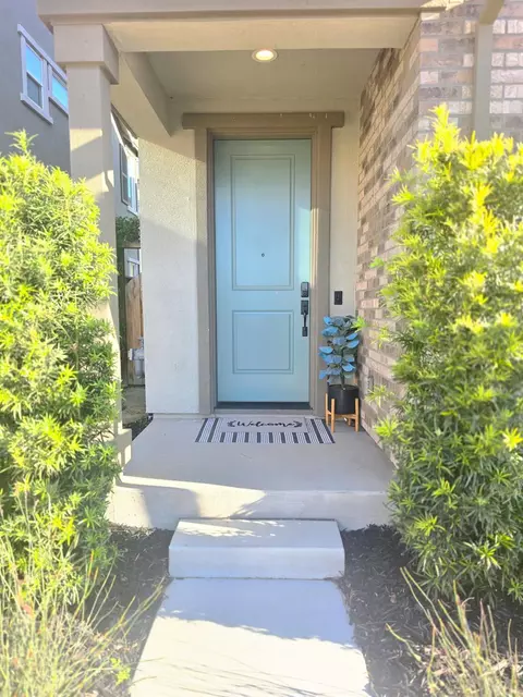 Exterior - 98 E Calder Dr, Mountain House, CA 95391 photo 4 of 8