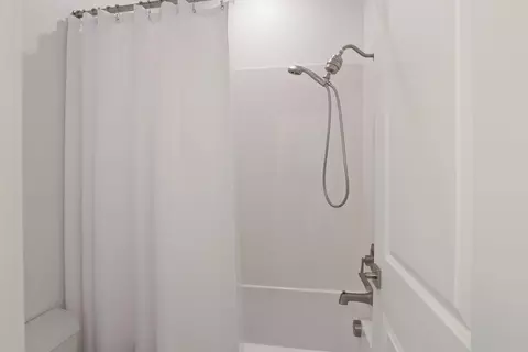 Bath - 98 E Calder Dr, Mountain House, CA 95391 photo 4 of 6