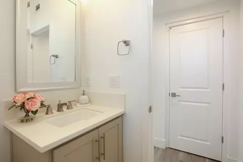 Bath - 98 E Calder Dr, Mountain House, CA 95391 photo 2 of 6