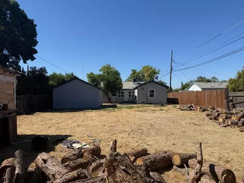 Exterior - 1405 E 22nd St, Merced, CA 95340 photo 8 of 10