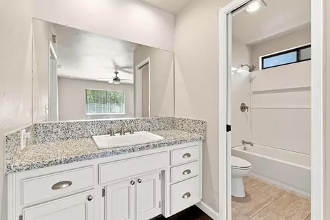 Bath - 2777 Stone Ln, Placerville, CA 95667 photo 2 of 4