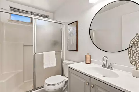 Bath - 625 Bounty Pl, Manteca, CA 95337 photo 3 of 3
