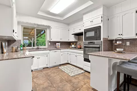 Kitchen - 625 Bounty Pl, Manteca, CA 95337 photo 1 of 5