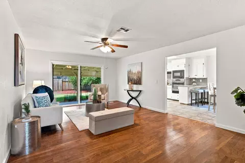 Living - 625 Bounty Pl, Manteca, CA 95337 photo 4 of 7