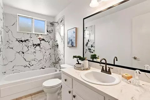 Bath - 625 Bounty Pl, Manteca, CA 95337 photo 1 of 3
