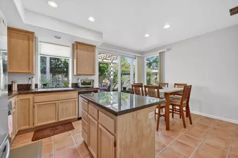 Kitchen - 1160 Cobble Fields Ct, Folsom, CA 95630 photo 4 of 6