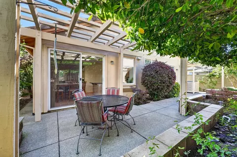 Exterior - 1160 Cobble Fields Ct, Folsom, CA 95630 photo 7 of 10