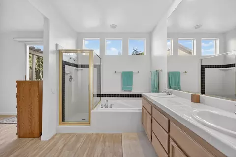 Bath - 1160 Cobble Fields Ct, Folsom, CA 95630 photo 2 of 4