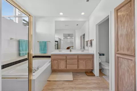 Bath - 1160 Cobble Fields Ct, Folsom, CA 95630 photo 1 of 4