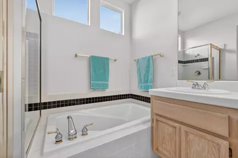 Bath - 1160 Cobble Fields Ct, Folsom, CA 95630 photo 3 of 4