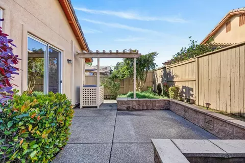 Exterior - 1160 Cobble Fields Ct, Folsom, CA 95630 photo 8 of 10