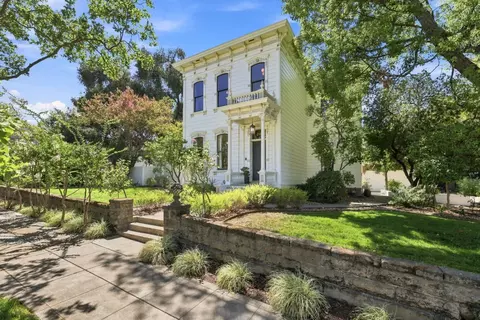 2110 U St, Sacramento, CA 95818