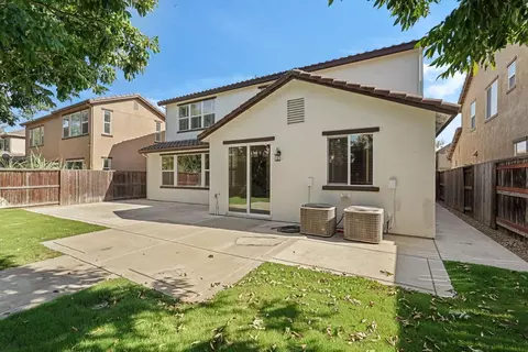Exterior - 2107 Katnich Ln, Lodi, CA 95242 photo 5 of 9