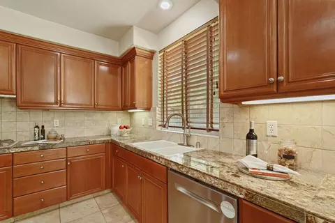 Kitchen - 2107 Katnich Ln, Lodi, CA 95242 photo 3 of 7