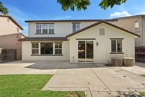 Exterior - 2107 Katnich Ln, Lodi, CA 95242 photo 6 of 9