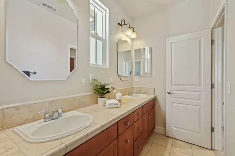 Bath - 2107 Katnich Ln, Lodi, CA 95242 photo 3 of 6