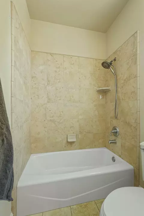 Bath - 2107 Katnich Ln, Lodi, CA 95242 photo 4 of 6