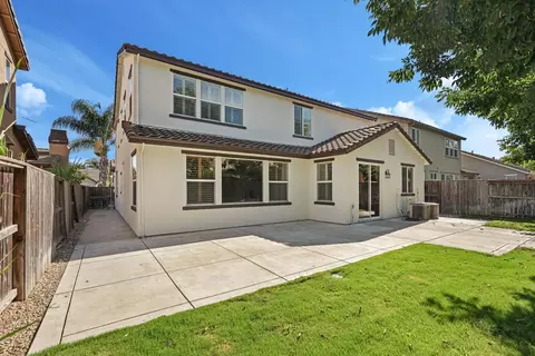 Exterior - 2107 Katnich Ln, Lodi, CA 95242 photo 7 of 9