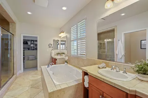 Bath - 2107 Katnich Ln, Lodi, CA 95242 photo 5 of 6