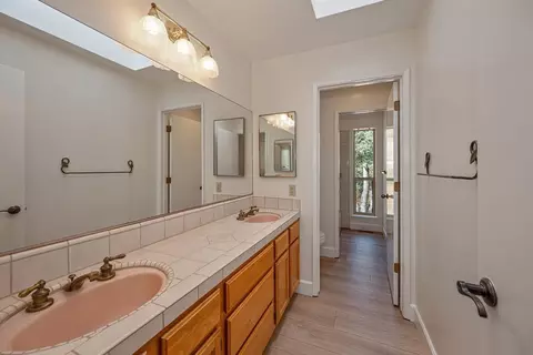 Bath - 3000 Brennans Rd, Loomis, CA 95650 photo 1 of 4