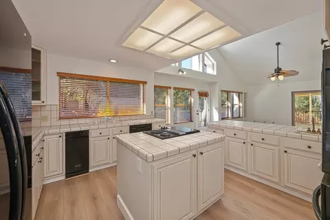 Kitchen - 3000 Brennans Rd, Loomis, CA 95650 photo 7 of 8