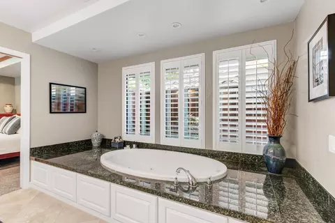 Bath - 44703 S El Macero Dr, El Macero, CA 95618 photo 4 of 8
