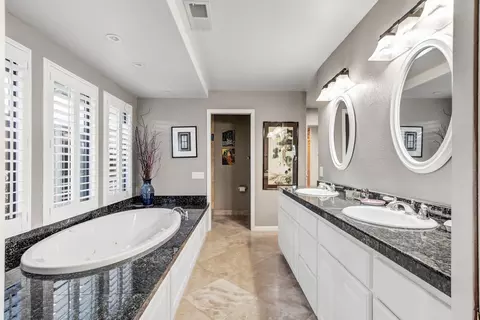 Bath - 44703 S El Macero Dr, El Macero, CA 95618 photo 1 of 8