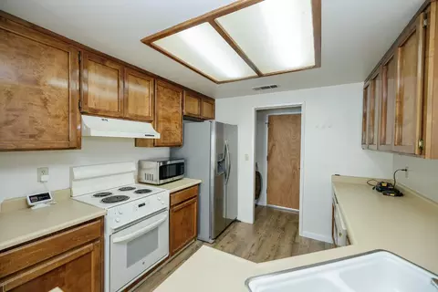 Kitchen - 3609 Thomas More Way, Modesto, CA 95356 photo 3 of 6