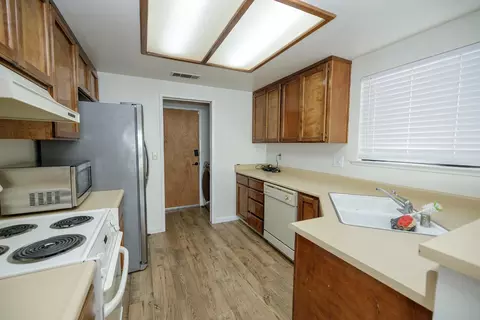 Kitchen - 3609 Thomas More Way, Modesto, CA 95356 photo 2 of 6