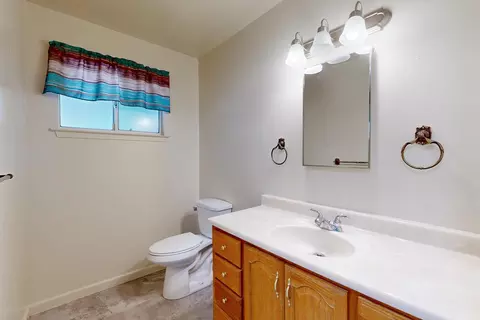 Bath - 2727 Locust St, Sutter, CA 95982 photo 5 of 6