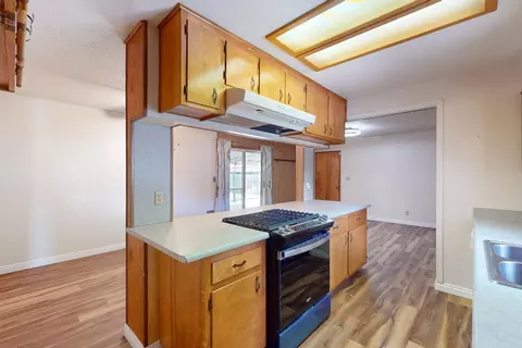 Kitchen - 2727 Locust St, Sutter, CA 95982 photo 4 of 6