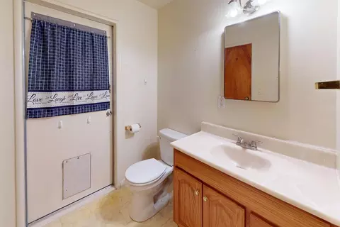 Bath - 2727 Locust St, Sutter, CA 95982 photo 2 of 6