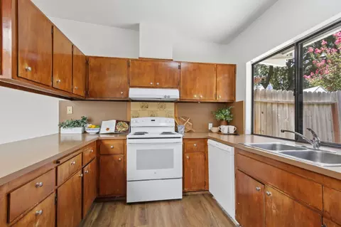 Kitchen - 212 Luz Pl, Davis, CA 95616 photo 3 of 5