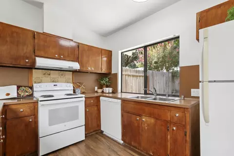 Kitchen - 212 Luz Pl, Davis, CA 95616 photo 2 of 5
