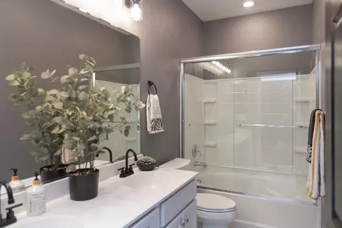 Bath - 2614 Lepin Ln, Turlock, CA 95382 photo 4 of 5