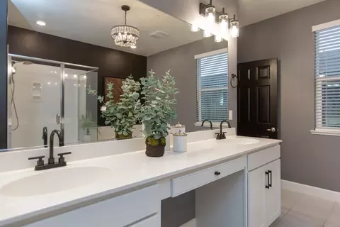 Bath - 2614 Lepin Ln, Turlock, CA 95382 photo 3 of 5