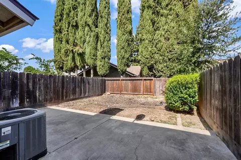 Exterior - 228 Tiffany Cir, Ripon, CA 95366 photo 5 of 7
