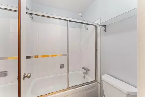 Bath - 2022 E 8th St, Davis, CA 95618 photo 2 of 4