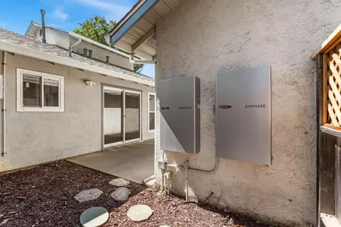 Exterior - 2022 E 8th St, Davis, CA 95618 photo 9 of 10