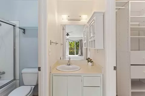 Bath - 2022 E 8th St, Davis, CA 95618 photo 1 of 4
